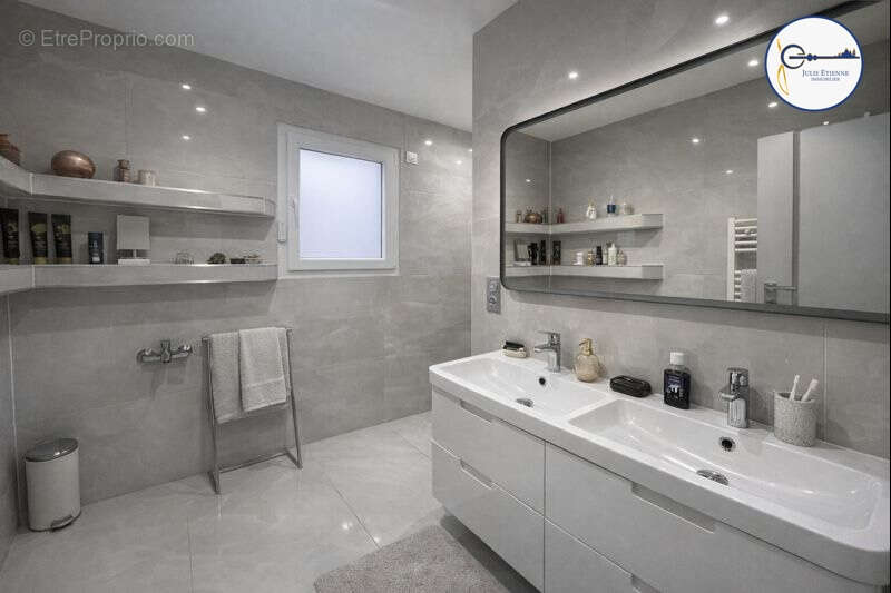 Maison à DOGNEVILLE