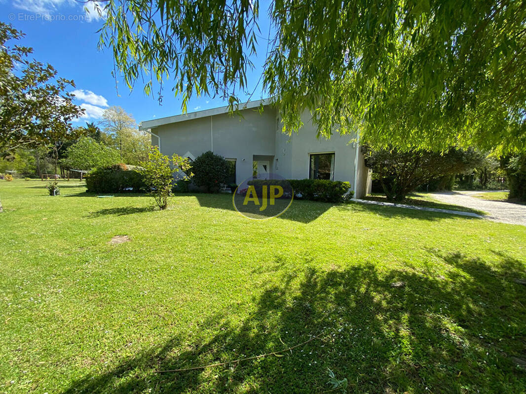 Maison à VENDAYS-MONTALIVET
