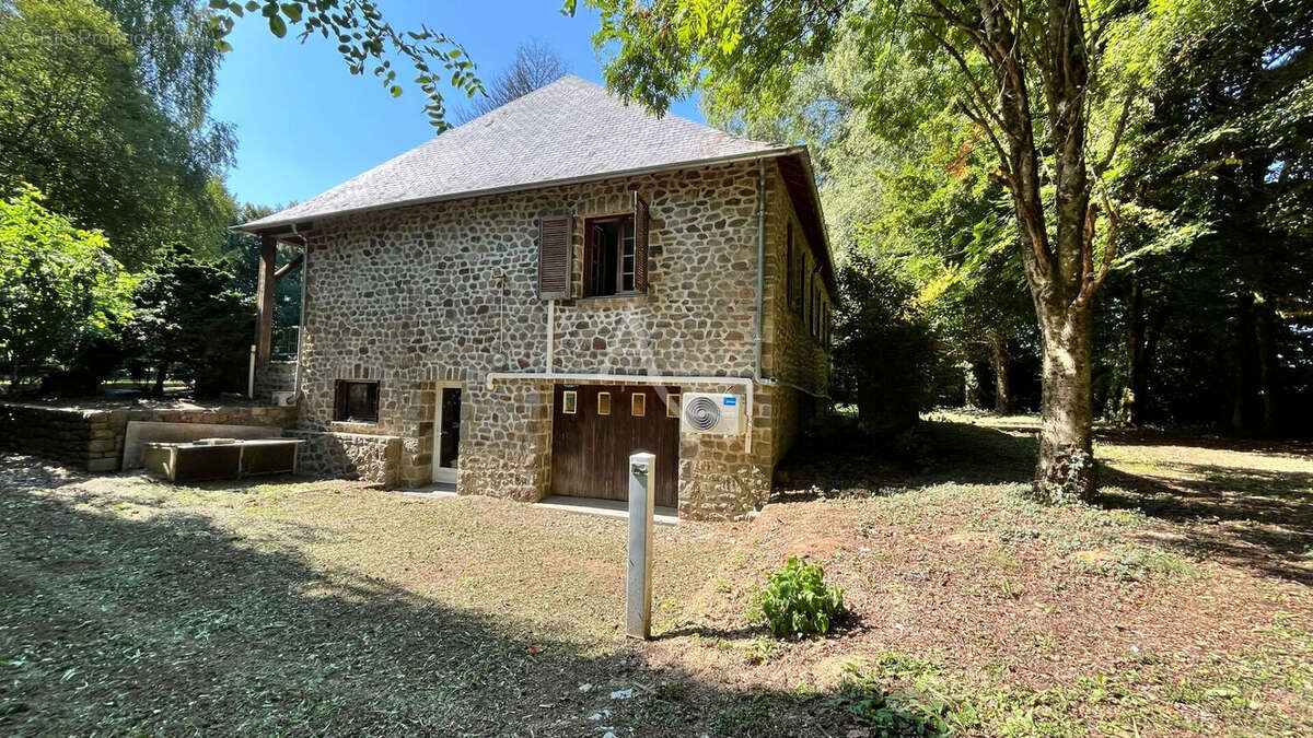 Maison à SAINT-GEORGES-BUTTAVENT