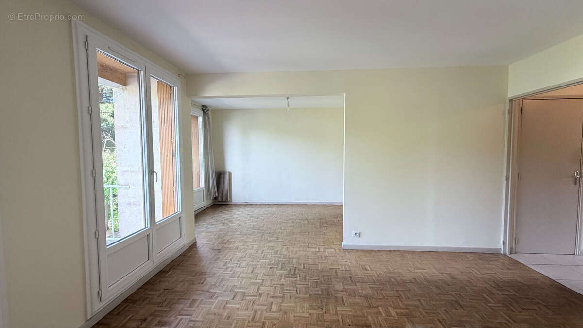 Appartement 3 pièces à vendre au centre-ville de Gardanne - photo 2
