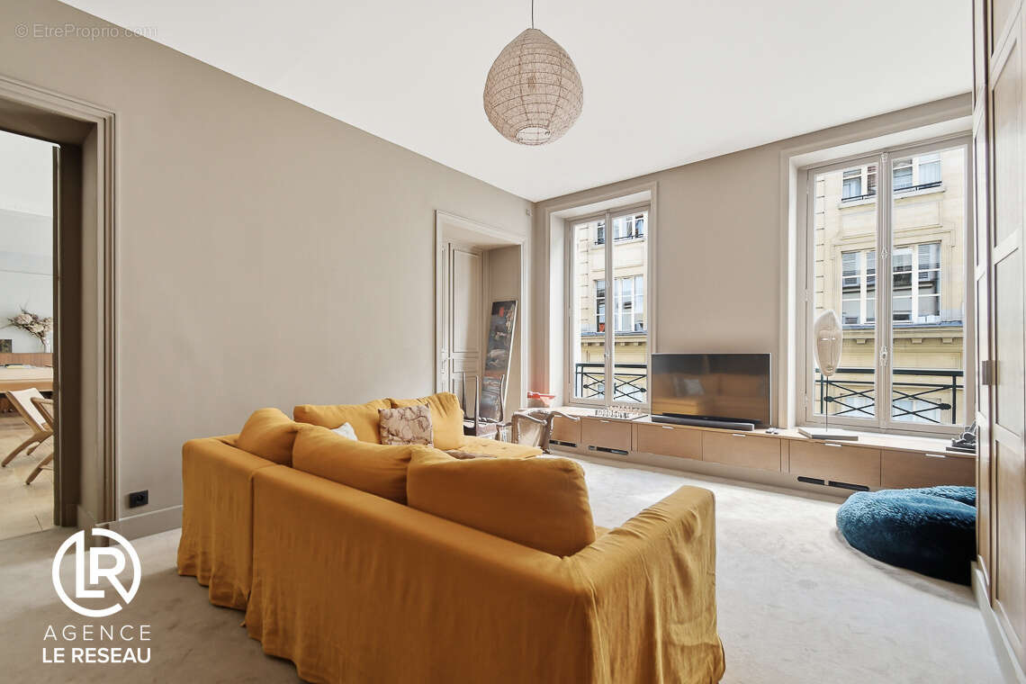 Appartement à PARIS-8E