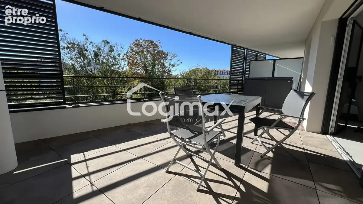 Appartement 4 pièces 81 m² à vendre à La Rochelle (17000) - photo 2