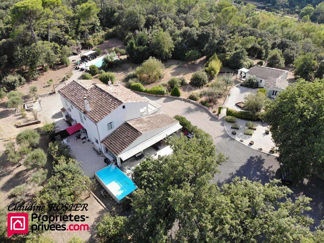 Besse Sur Issole Propriété de 340 m2 terrain 1,2 ha piscine - photo 2