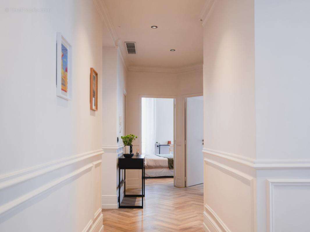 Appartement 4 pièces – 98 m² (HC) – Balcon – Aperçu mer – Vendu entièrement meublé - photo 5