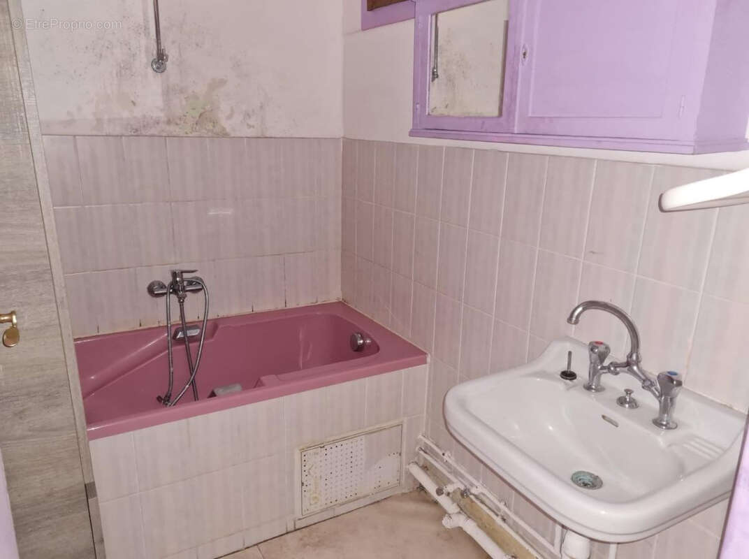 Maison à MAIZIERES-LES-VIC