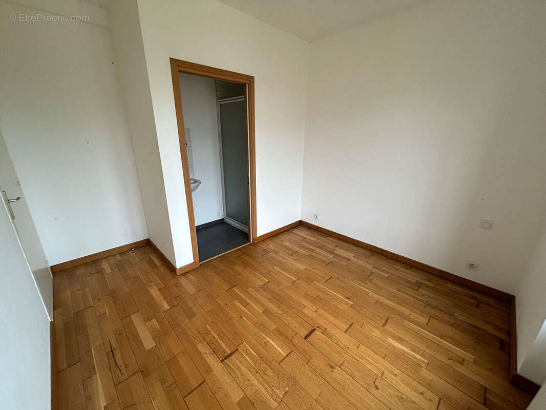 SAINT DERRIEN- Maison + hangar - 6- pièces- 91 m2 - photo 5