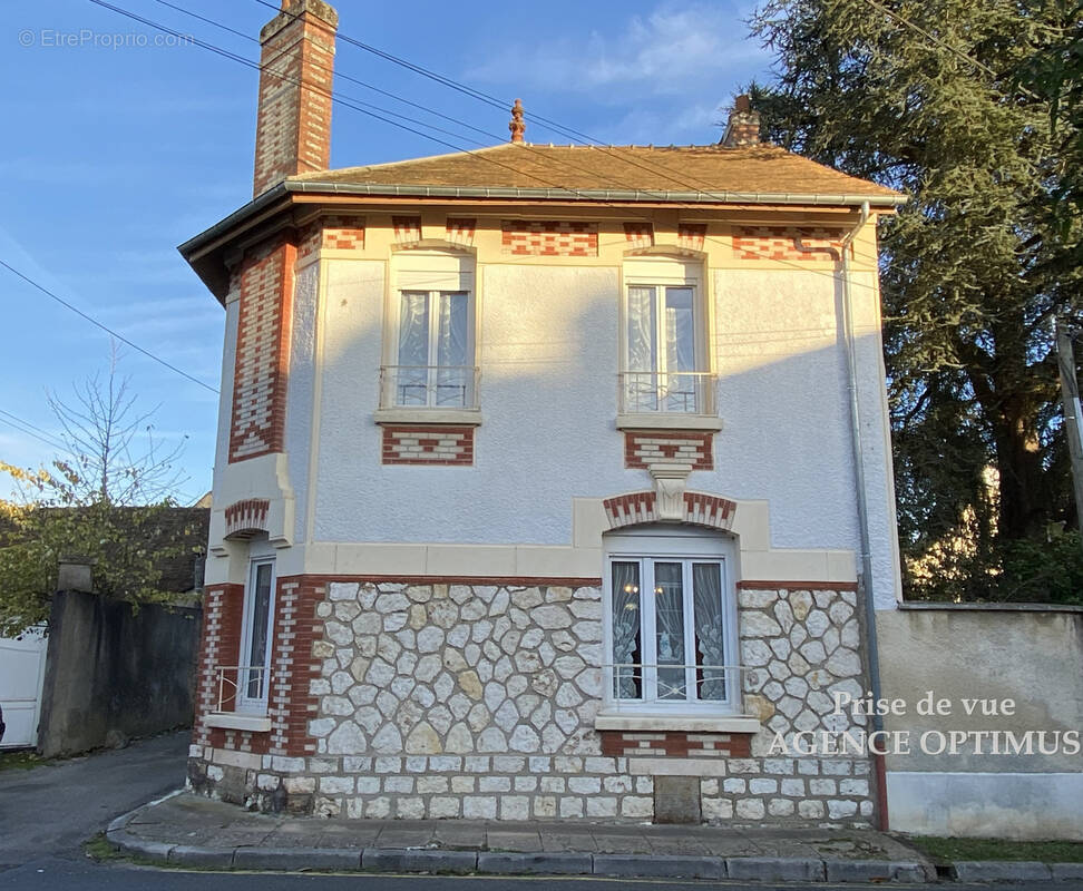 Maison à VILLENEUVE-LA-GUYARD