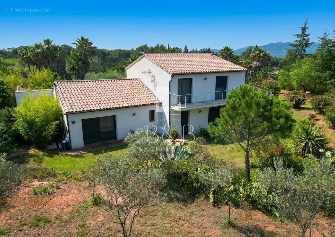 Maison à ROQUEBRUNE-SUR-ARGENS