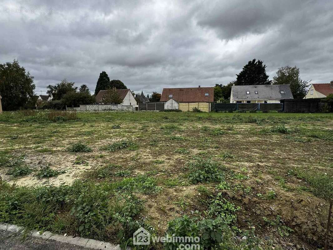 Vous bénéficiez d&#039;une façade de 33 mètres - Terrain à VERSIGNY