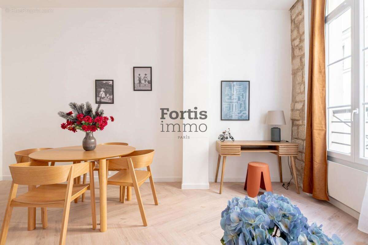 Appartement à PARIS-3E