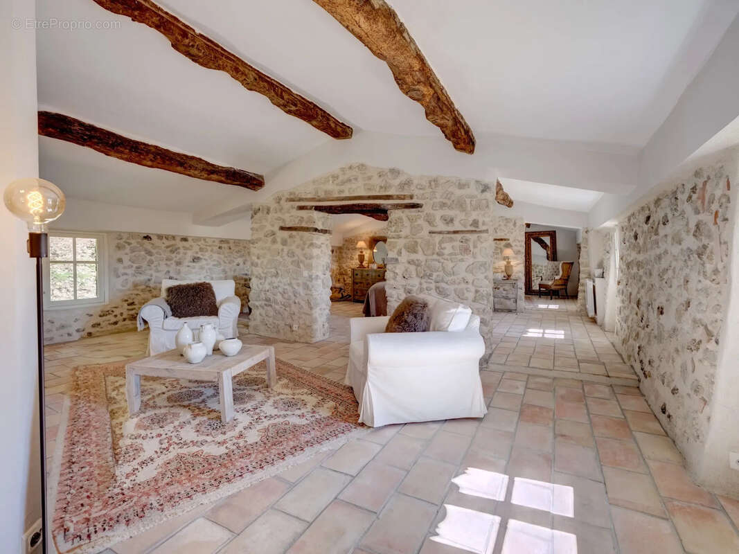 Maison à CHATEAUNEUF-GRASSE