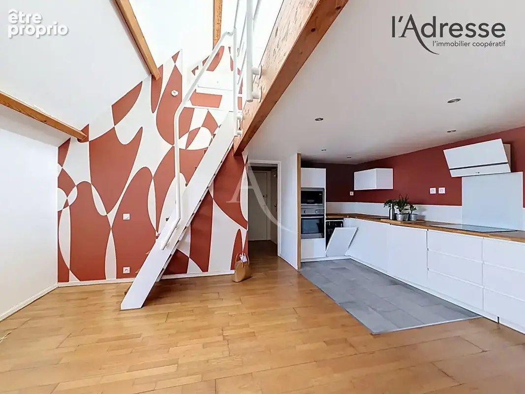 Rueil-Malmaison - Mont Valerien - Duplex rénové de 42m² - Coup de coeur ! Box en sus - photo 2