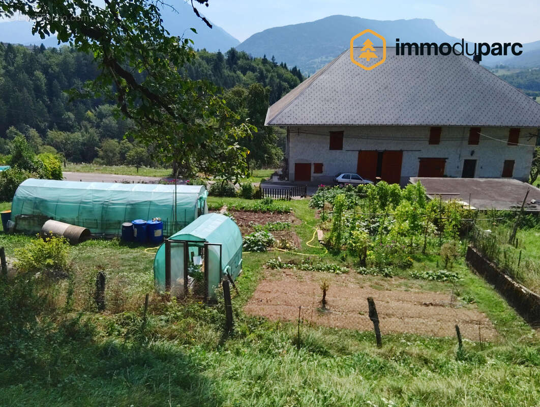 Terrain à BELLECOMBE-EN-BAUGES