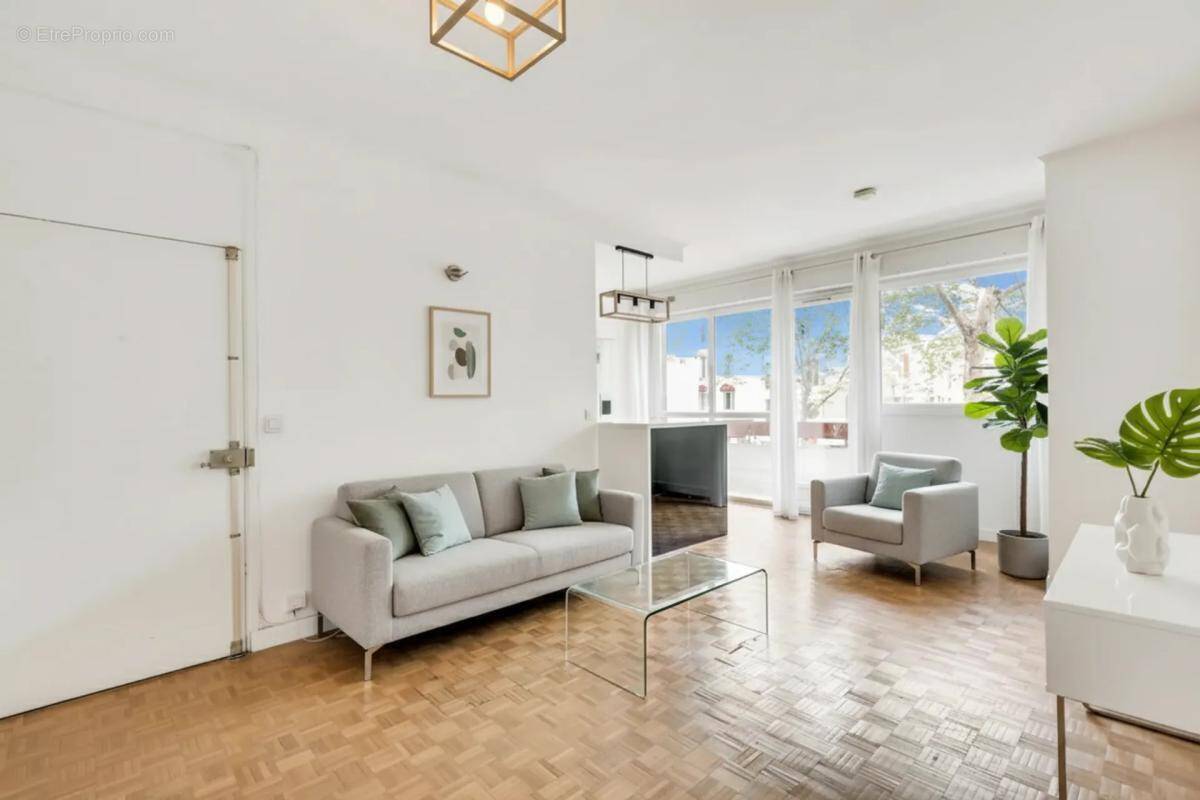 Appartement à PARIS-17E