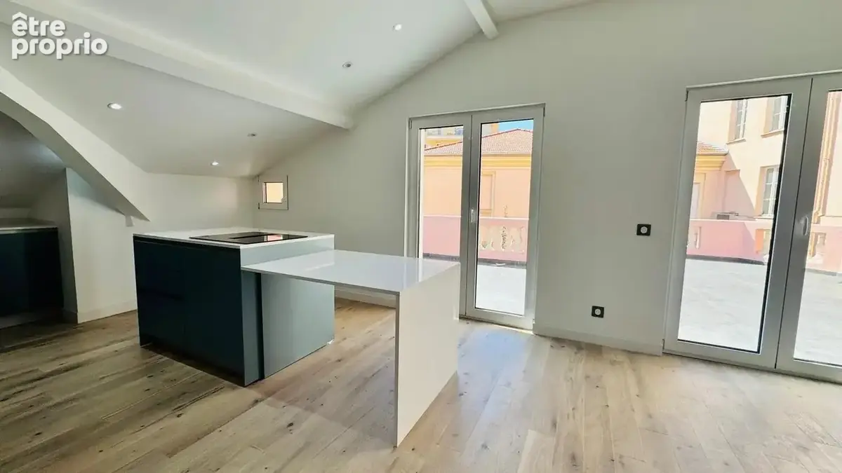 Menton centre, bien d’exception, dernier étage, terrasse ensoleillée de 38 m² - photo 5