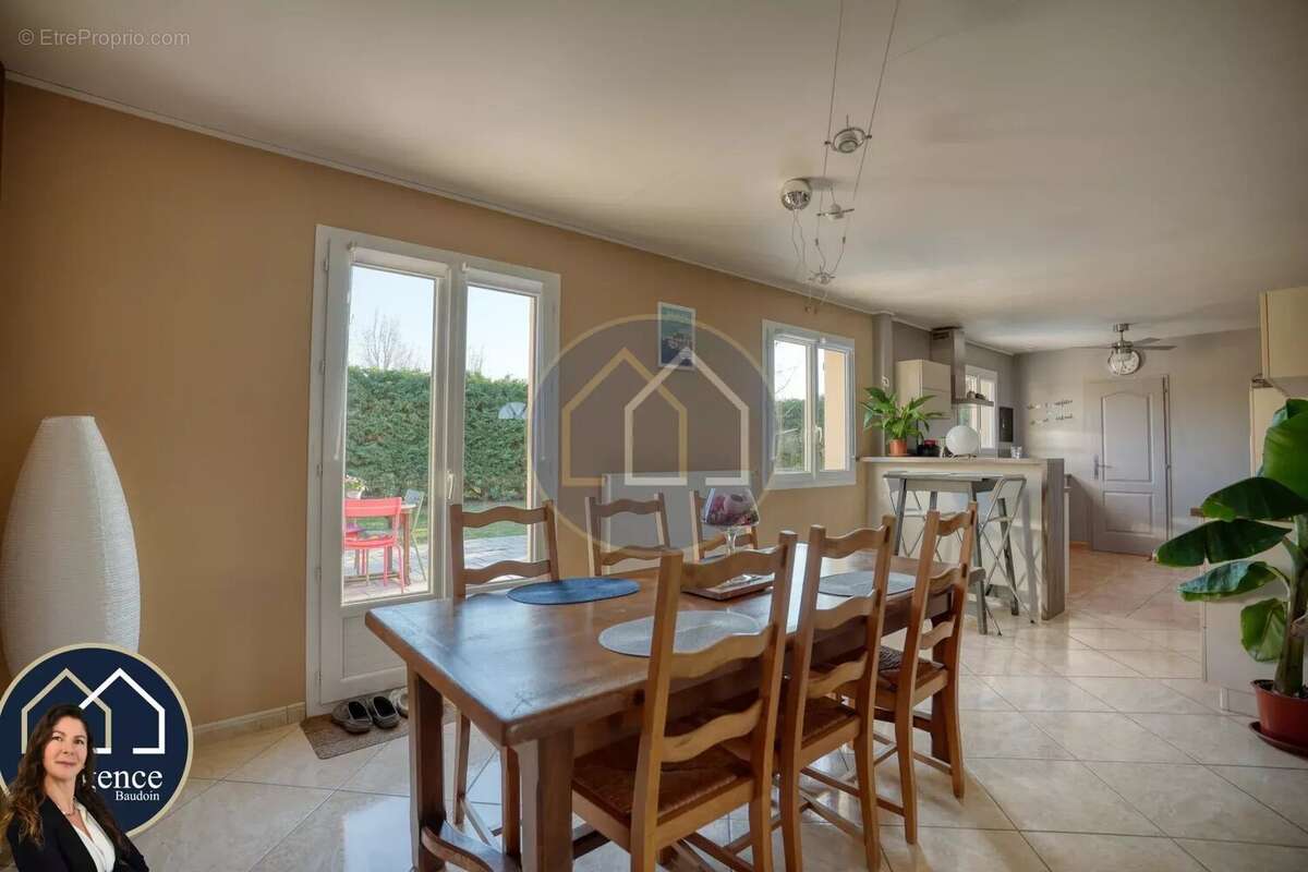 Maison à SAINTE-GEMME-MORONVAL