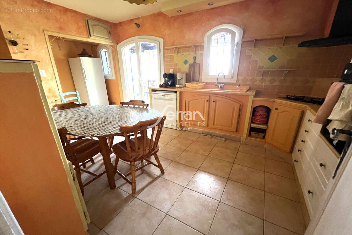 Maison 250 m² à Draguignan  - photo 9