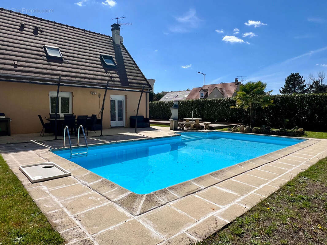 Maison à VILLENEUVE-LE-COMTE