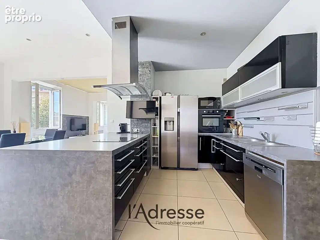 Appartement AJACCIO - CENTRE VILLE - Grand Appartement 6 pièces - 155 m² -  DERNIER ÉTAGE - ASCENCEUR - photo 2