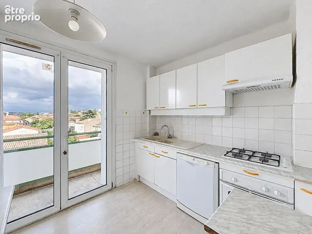 Carcassonne - appartement traversant 76 m² - dernier étage - balcons - parking privatif - photo 4