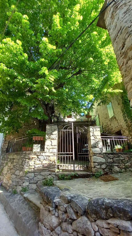 Maison à COLOMBIERES-SUR-ORB