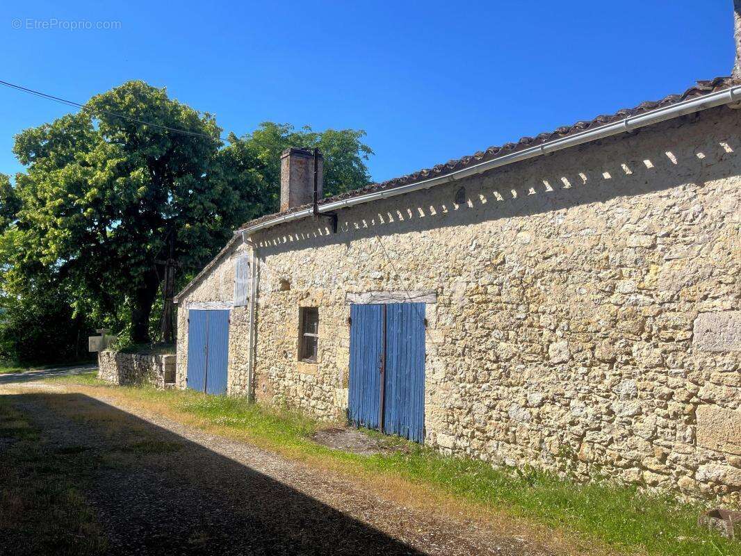 Propriété avec gîtes, piscine, dépendances et pigeonnier historique dans le Gers - photo 24