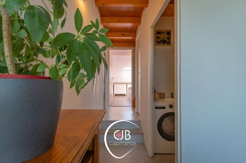 Appartement rénové à Montmélian avec terrasse et vue Mont-Blanc - photo 15
