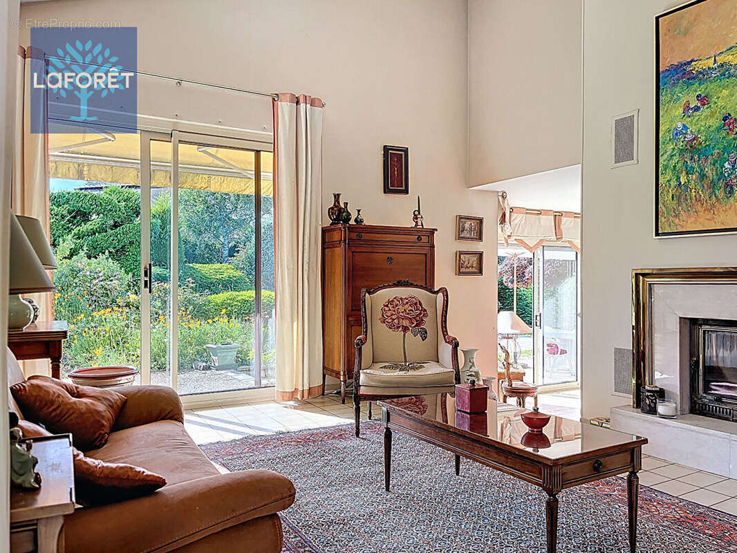 Maison à SAINT-GENIS-LAVAL