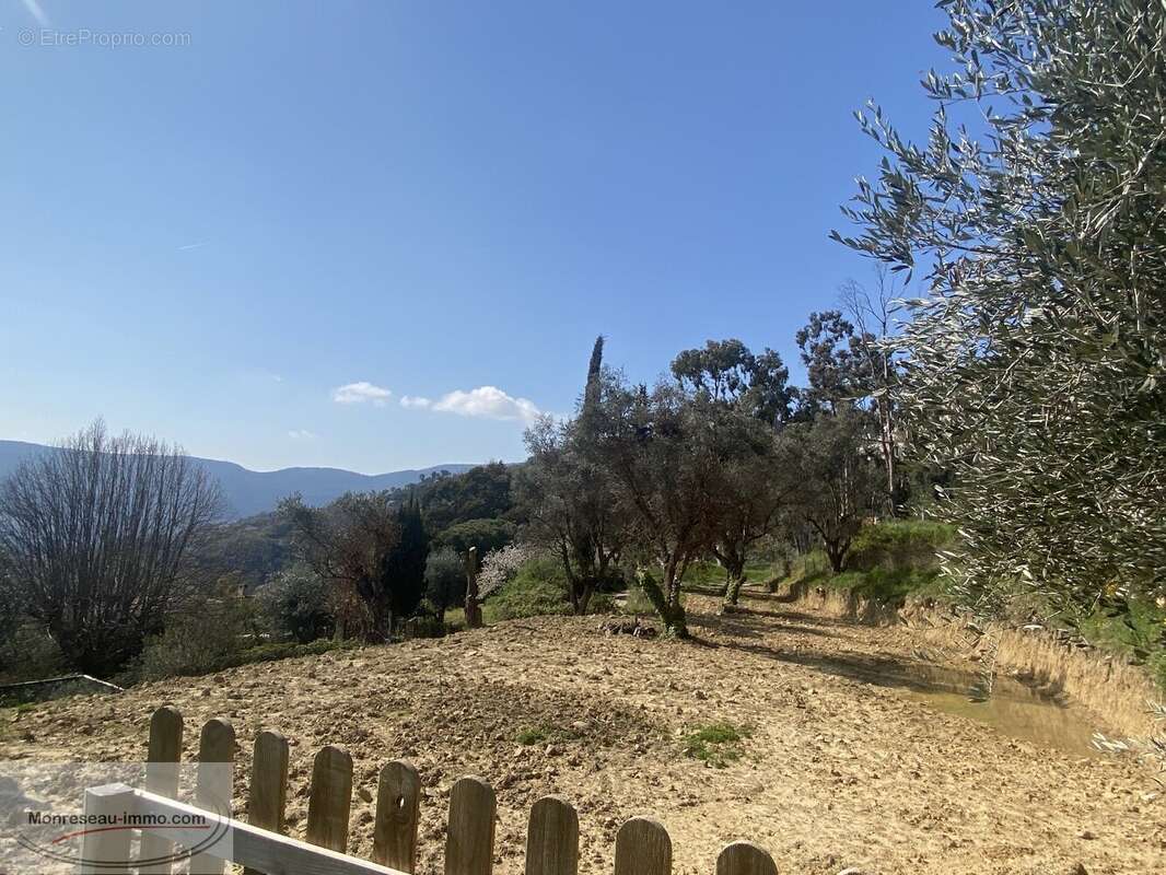 Terrain à BERRE-LES-ALPES
