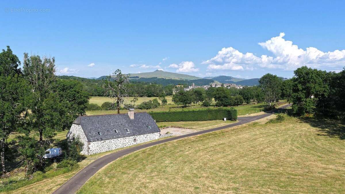 Maison 104 m² à Salers  - photo 3