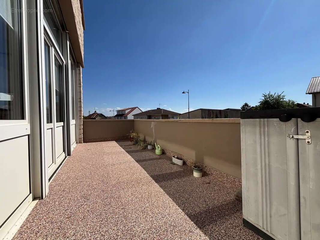 À vendre  Appartement 4 pièces de 122 m² à Montois-la-Montagne - photo 2