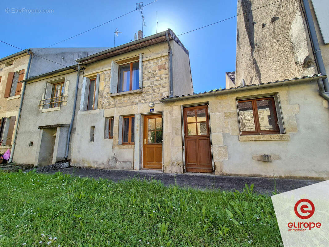 Maison à DORNECY