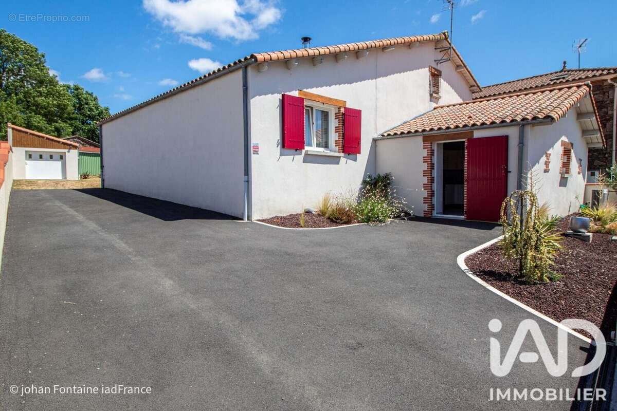 Maison 117 m² à La Copechagniere  - photo 6