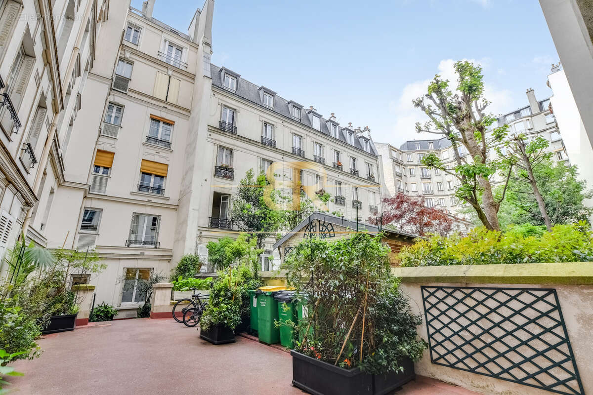 Appartement à PARIS-17E