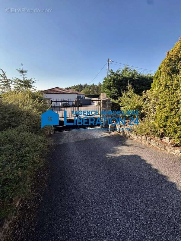 Maison familiale de 198 m2 au calme avec beau  terrain plat – Secteur prisé de La Chapelle-d’Aurec - photo 18