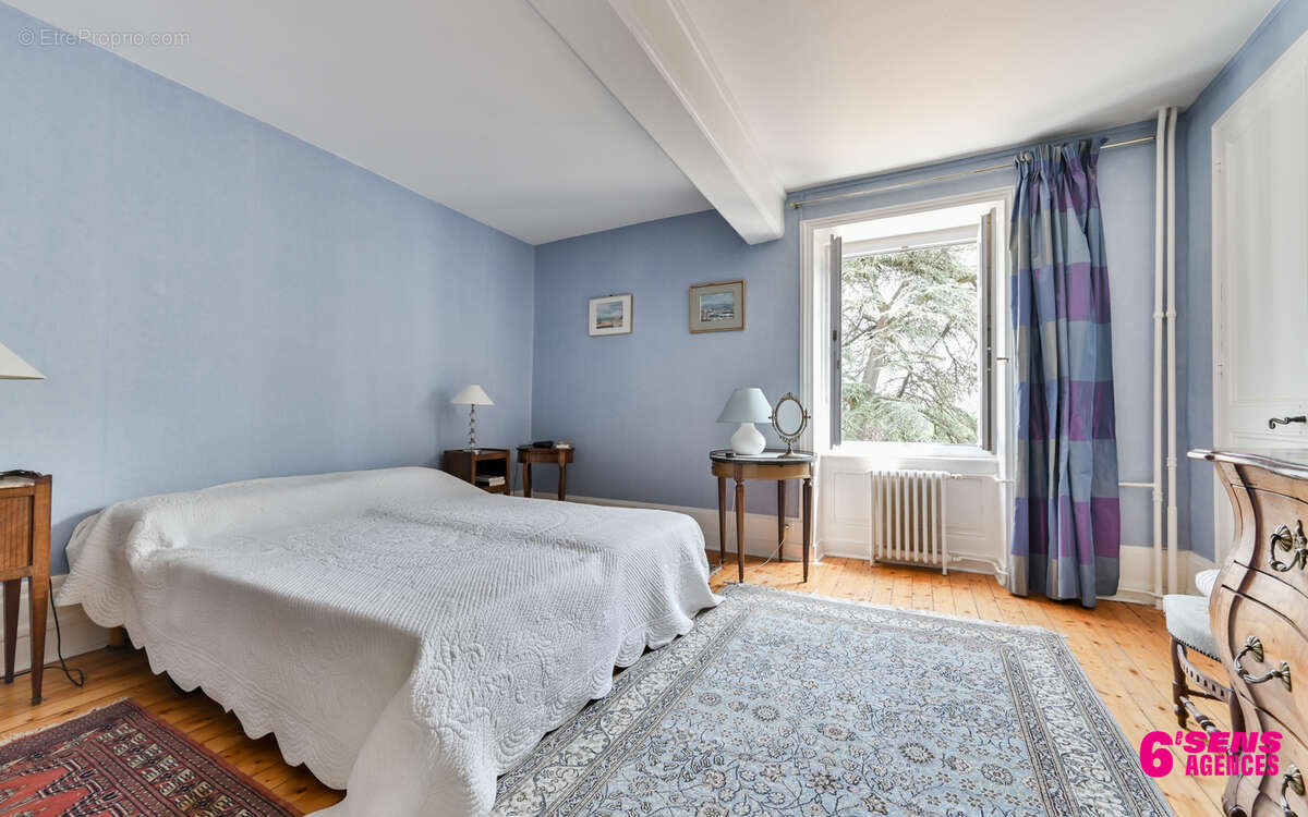 Maison à CHARBONNIERES-LES-BAINS