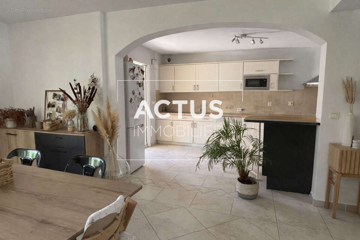 Maison à PELISSANNE