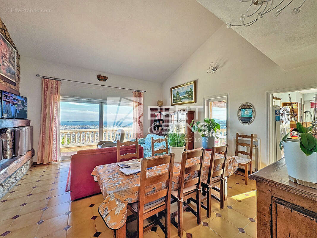 Maison à MANDELIEU-LA-NAPOULE