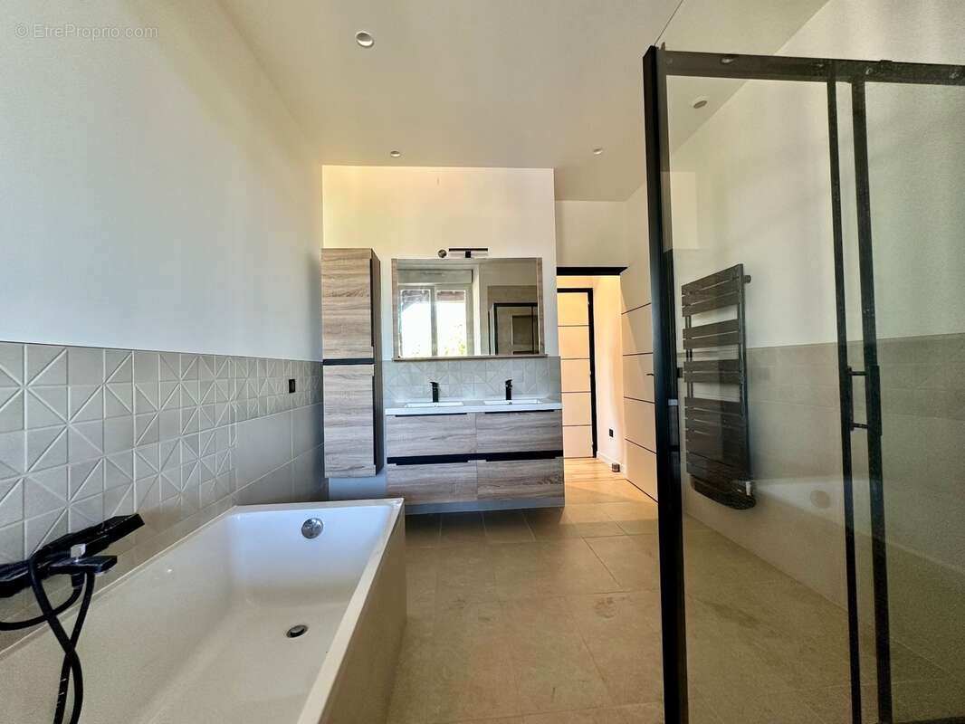 Duplex 100 m2 en rez-de-jardin à vendre 3 pièces FORGES LES BAINS (91) - photo 7