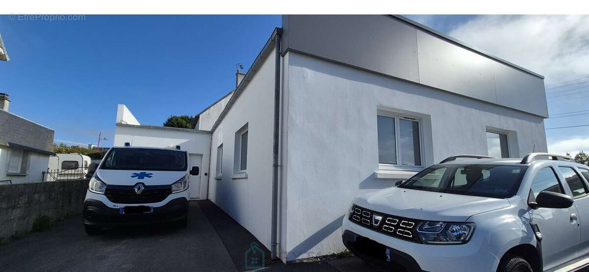 INVESTISSEMENT LOCATIF  Bâtiment commercial loué  Rentabilité immédiate  Briec-de-l'Odet (29510) - photo 2