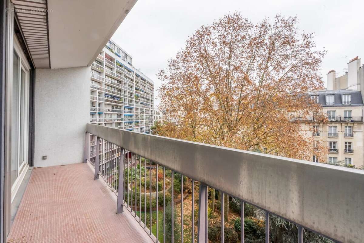 Appartement à PARIS-14E