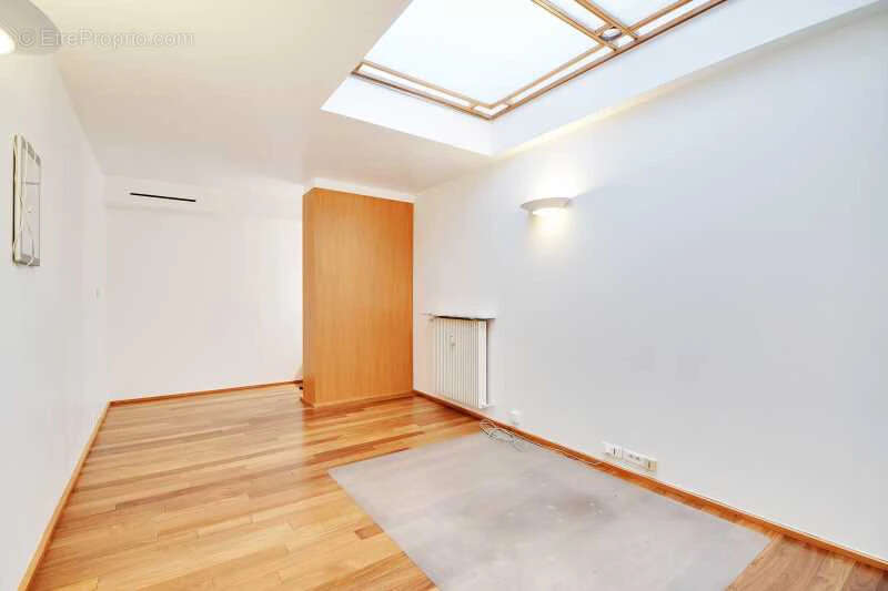 Commerce à PARIS-16E