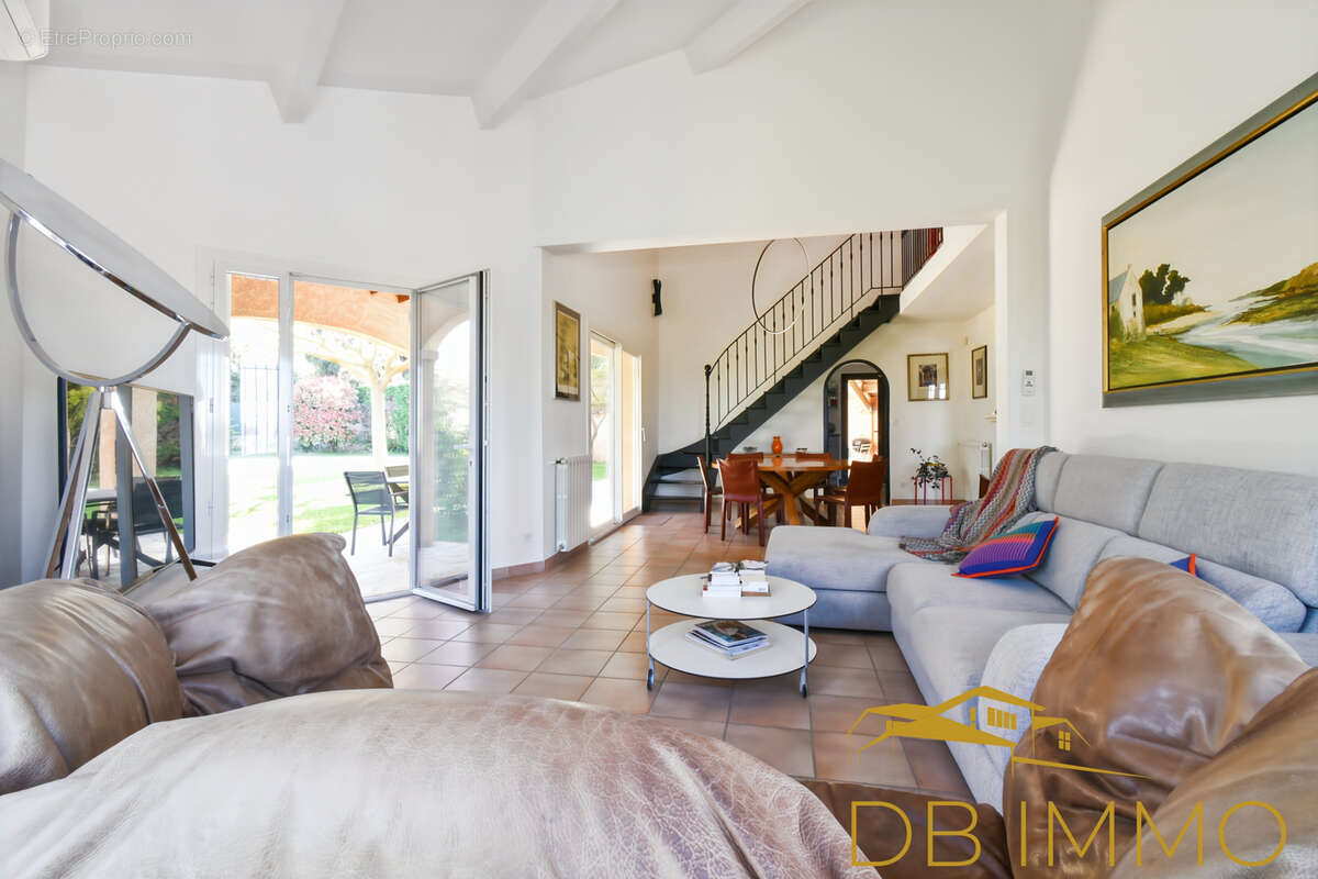 Maison à CHATEAUNEUF-DE-GADAGNE