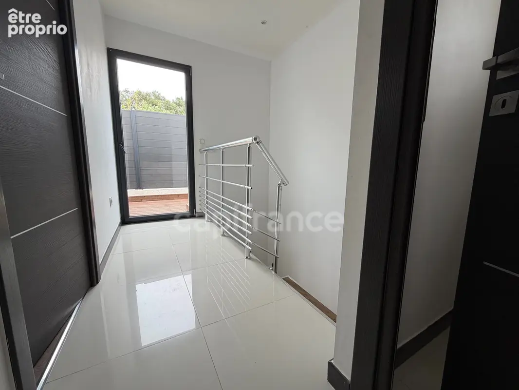 Maison à vendre 4 pièces SAINT AYGULF (83), piscine, jacuzzi,2 terrasses, jardin - photo 6