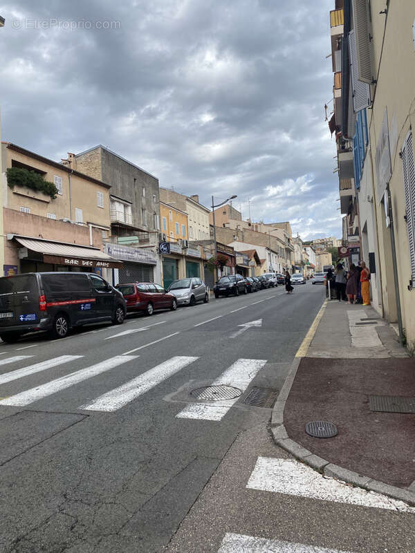 Parking à VALLAURIS