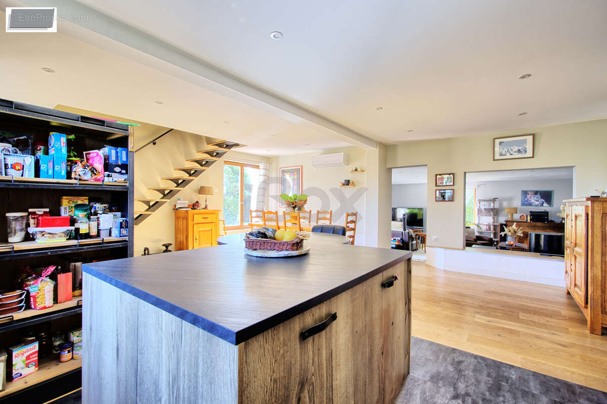 Appartement à SOLLIES-VILLE