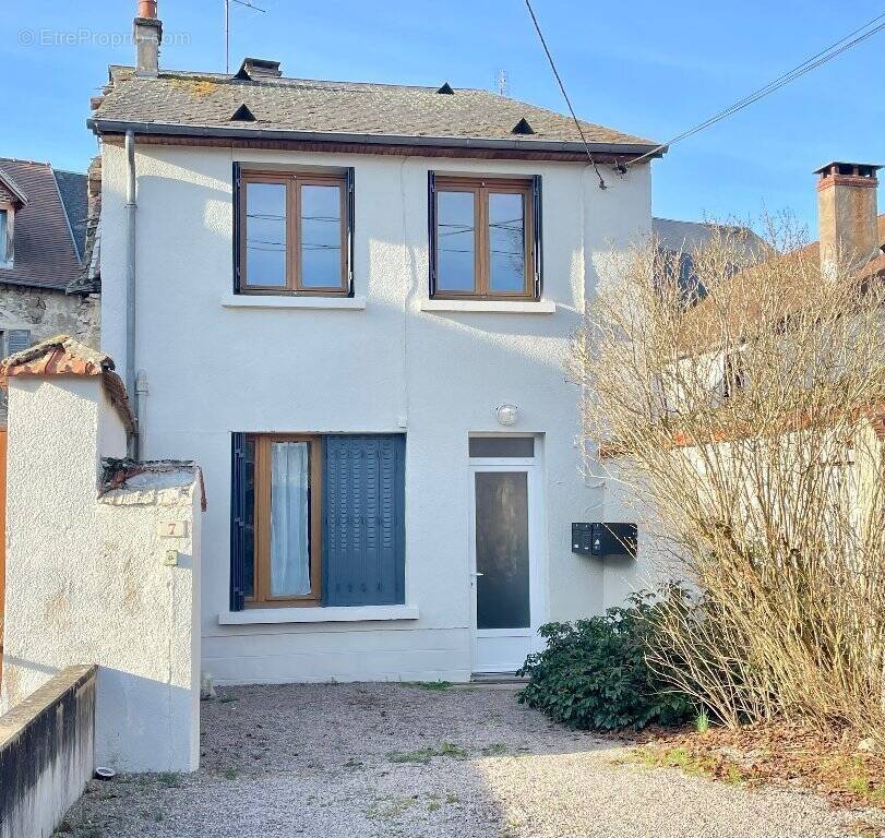 Appartement à MOULINS-ENGILBERT
