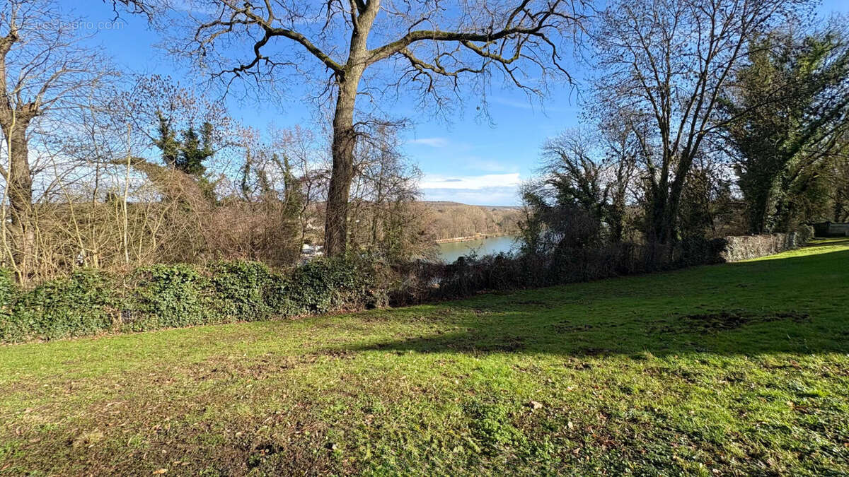 Appartement à LE COUDRAY-MONTCEAUX