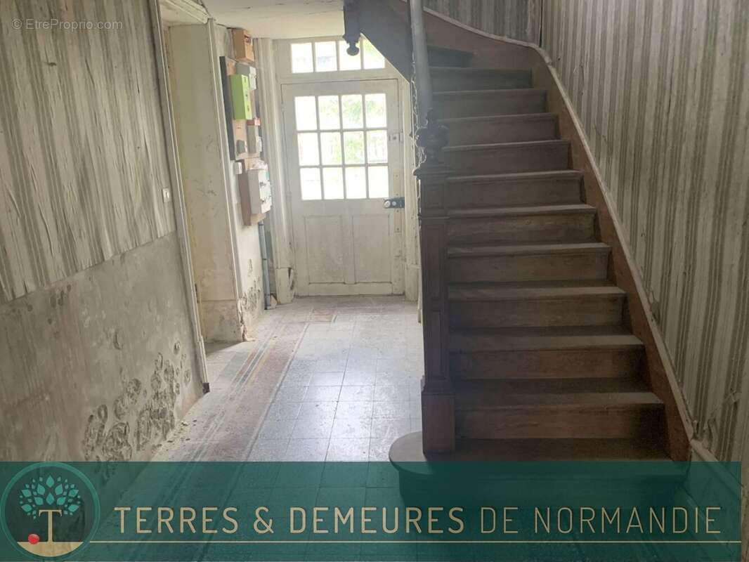 Maison à SAINT-PIERRE-SUR-DIVES