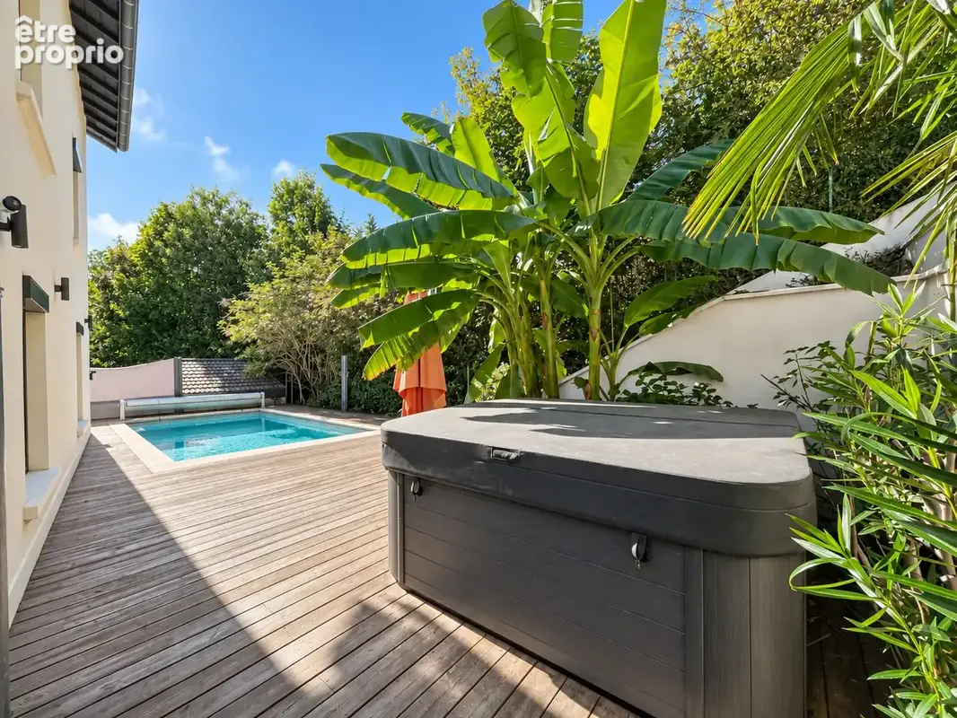 Propriété familiale rénovée avec piscine   sainte-foy-lès-lyon - photo 3